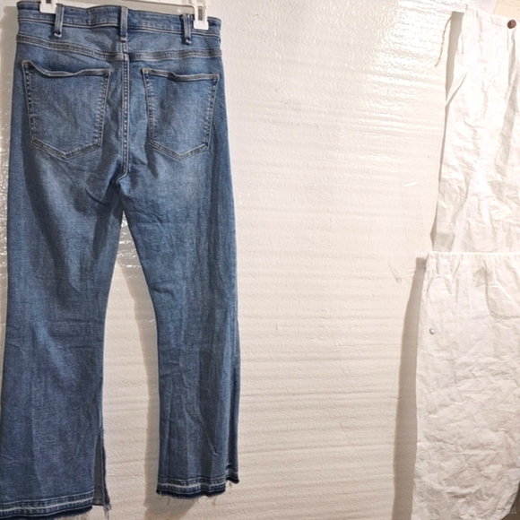 Abercrombie & Fitch High Rise Ankle Flare - Picture 10 of 14